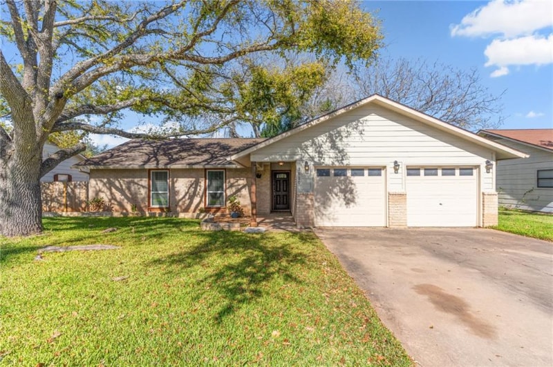 Primary Photo - 3810 Hillside Dr