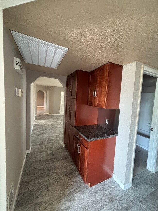 Building Photo - 921 W Naranja Ave