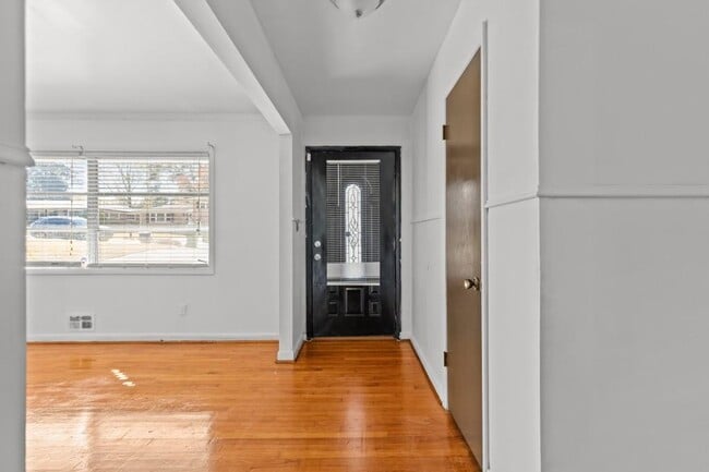 Building Photo - 4010 Emerald Lake Dr