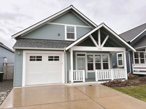 Building Photo - 4776 Spring Brook St