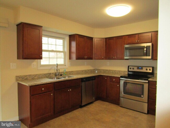 Foto del edificio - 6300 Barnett Ave