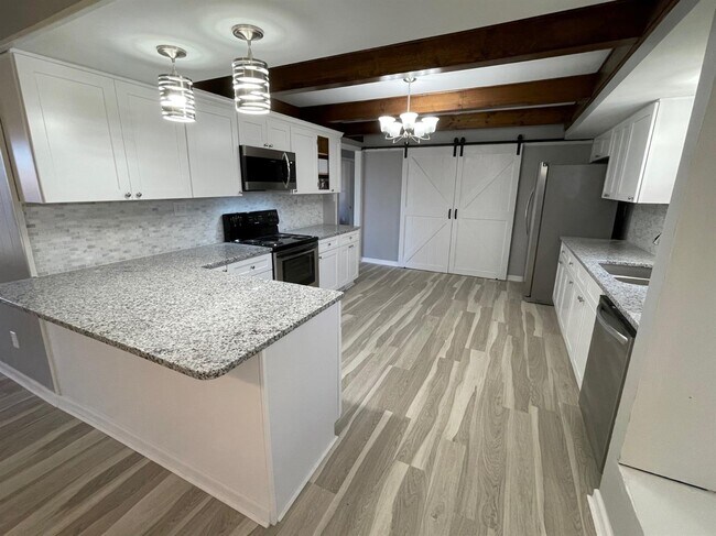 Building Photo - 418 Verna Dr