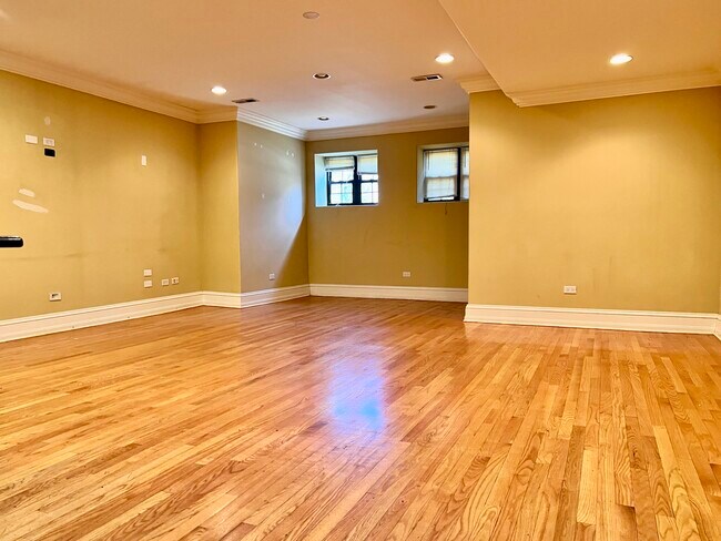 Foto del edificio - 5526 S Indiana Ave