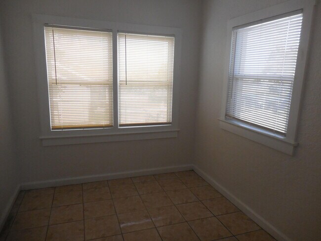Foto del edificio - 3417 Leavell Ave