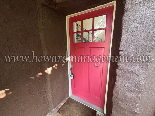 Foto del edificio - Private and Cozy 4 Bedroom Home located in...