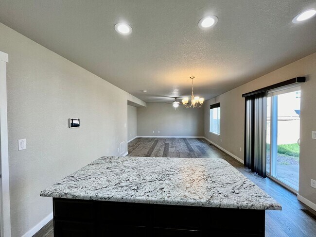 Building Photo - Beautiful 3 Bedroom Home in Lorson Ranch!