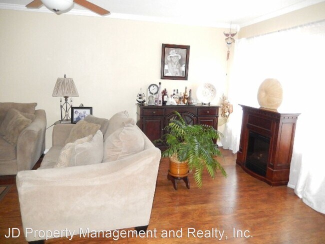 Building Photo - 2 br, 1 bath House - 8015 Calle Fanita