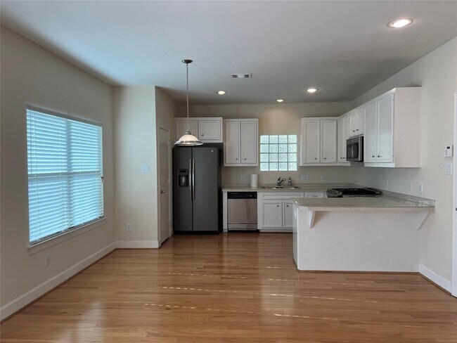 Foto del edificio - 3727 Main Poplar Dr