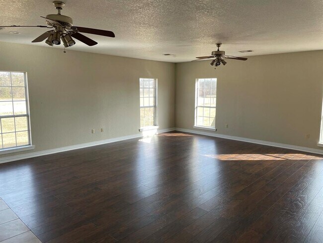Building Photo - 132 N Garza Rd
