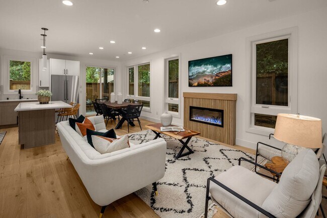 Building Photo - 2bd/3ba Kirkland Home