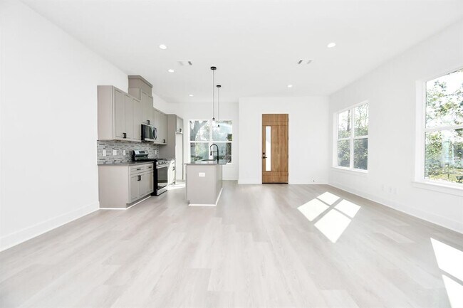 Foto del edificio - 7905 Cora St