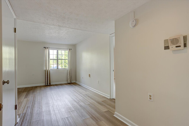 Building Photo - 475 Mount Vernon Hwy NE
