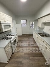 Building Photo - 668 Middle Ave