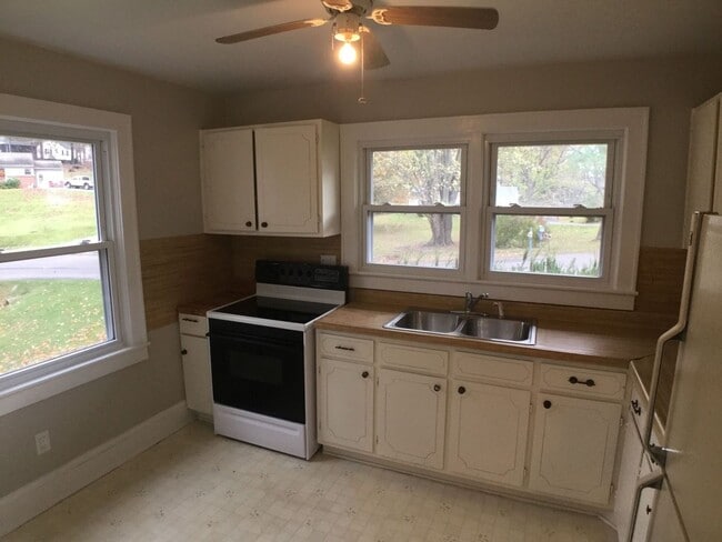 Building Photo - Pulaski, 2BR / 1 BA, Available July 28th