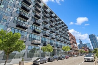 Building Photo - 1224 W Van Buren St