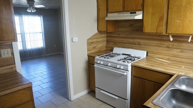 Foto del edificio - 912-912 Williamson Dr