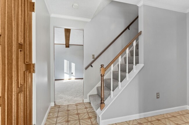 Building Photo - Spacious 4 Bed 2.5 Bath Home Located in North Hills School District - Available September 1st!