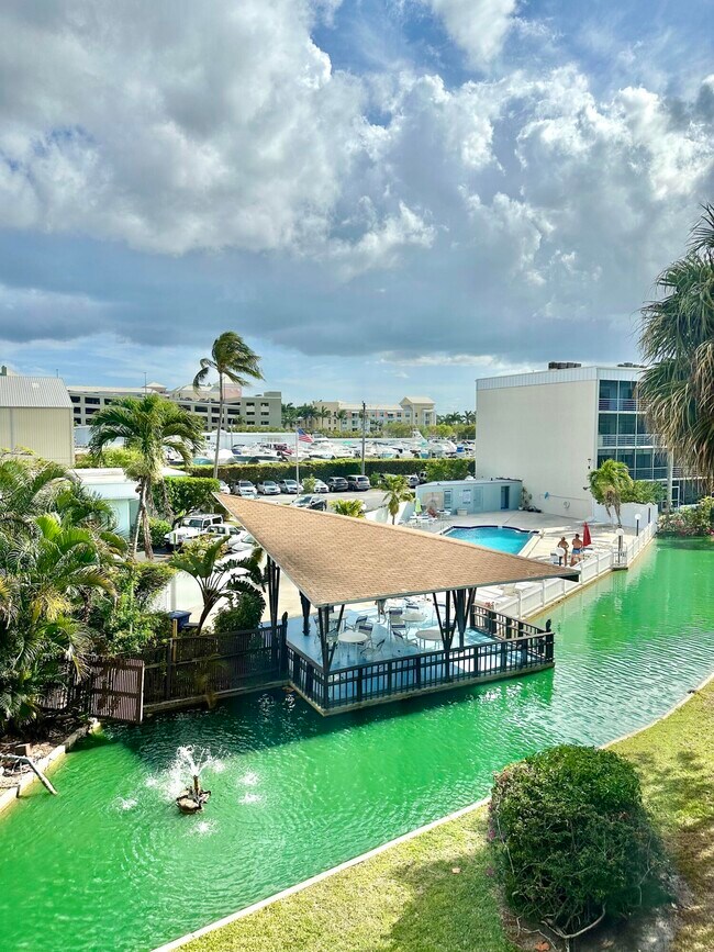 Foto del edificio - 890 N Federal Hwy