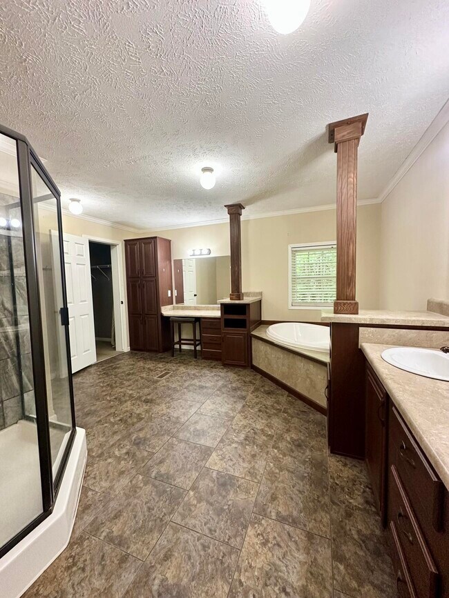 Foto del edificio - 3011 Ryans Creek Rd