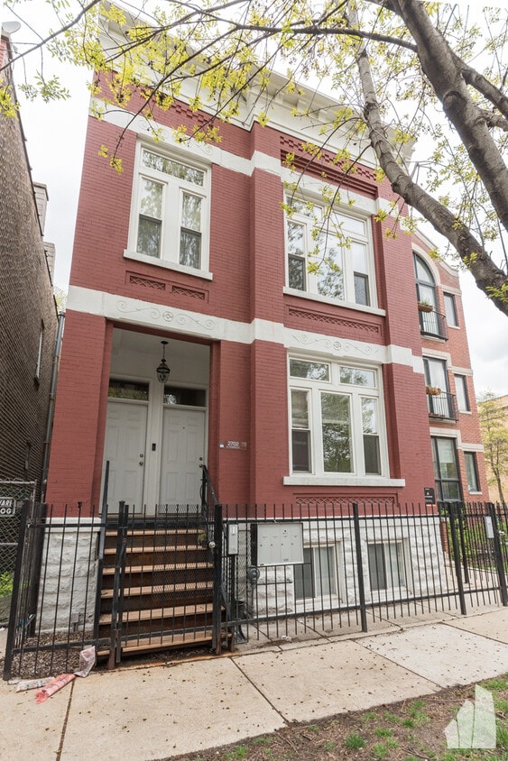 Primary Photo - 2702 W Thomas St