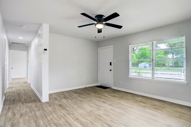 Foto del edificio - 6601 Landor St