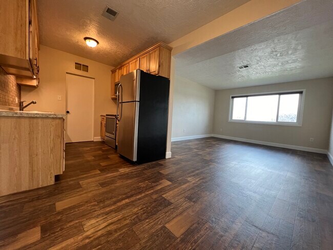 Building Photo - 1524 20th St S