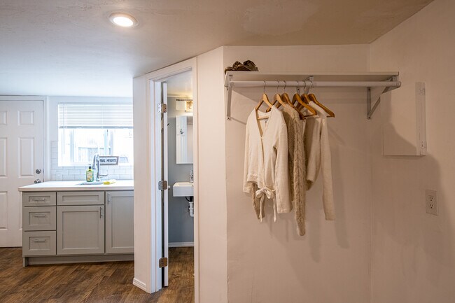 Foto del edificio - 4770 Bancroft St Studio B