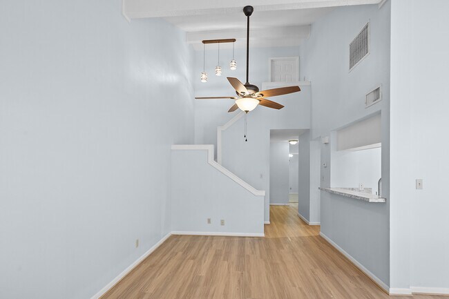 Foto del edificio - 105 Maplewood Dr