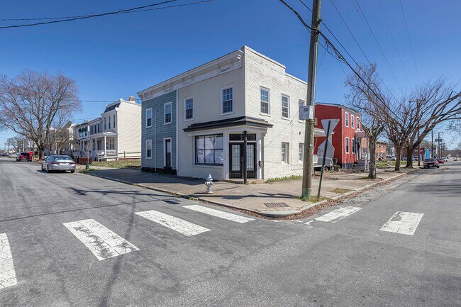 Building Photo - 2902 E Clay St