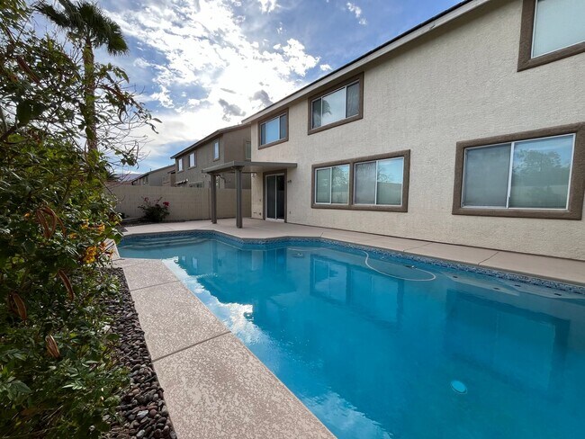 Building Photo - Summerlin Beauty