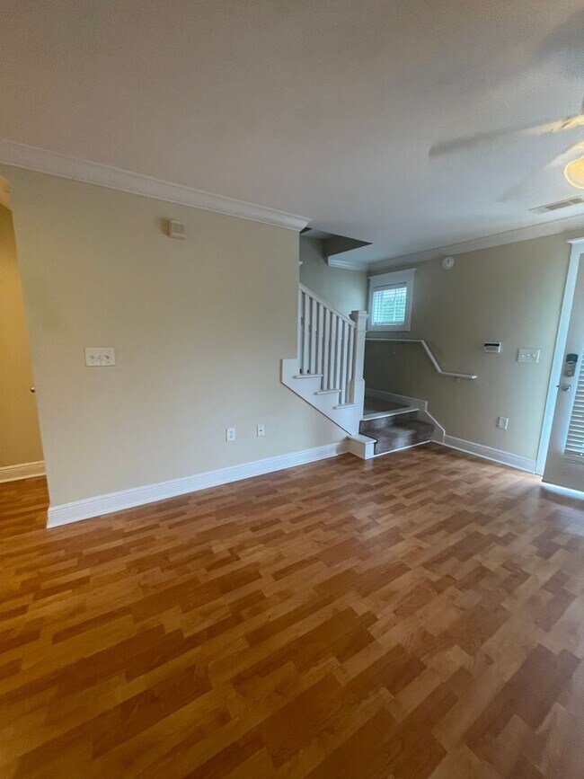 Building Photo - 17-1727 BBCH