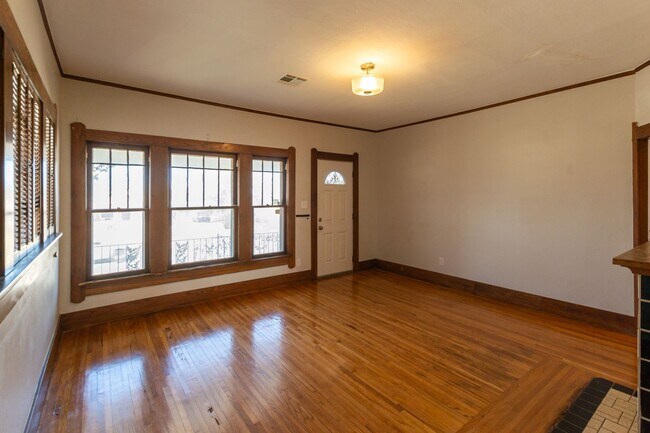 Foto del edificio - Charming 3BR/2BA Home Near OU Health – 141...