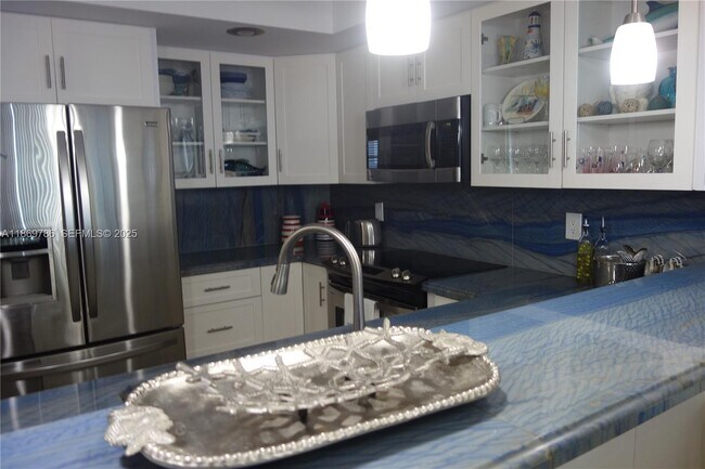 Foto del edificio - 5701 Collins Ave