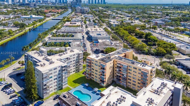 Foto del edificio - 16400 NE 17th Ave