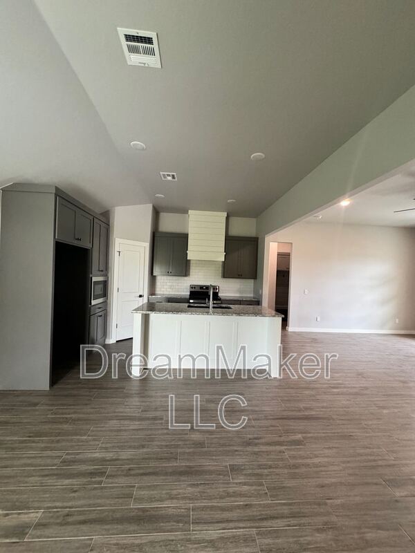 Building Photo - 736 Apple Blossom Way