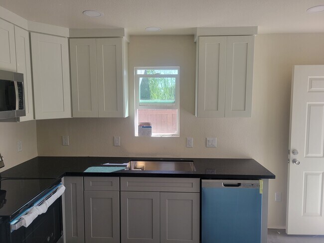 Foto del edificio - 325 D St