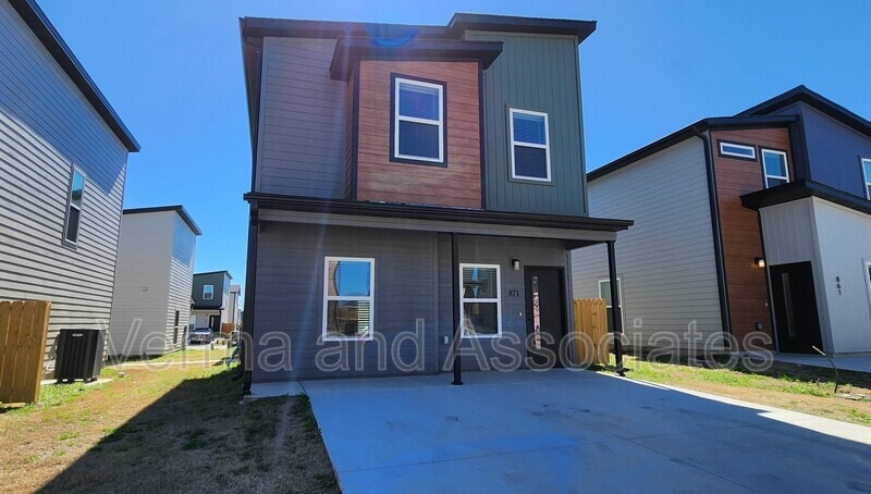 Primary Photo - 871 Boardwalk Ave