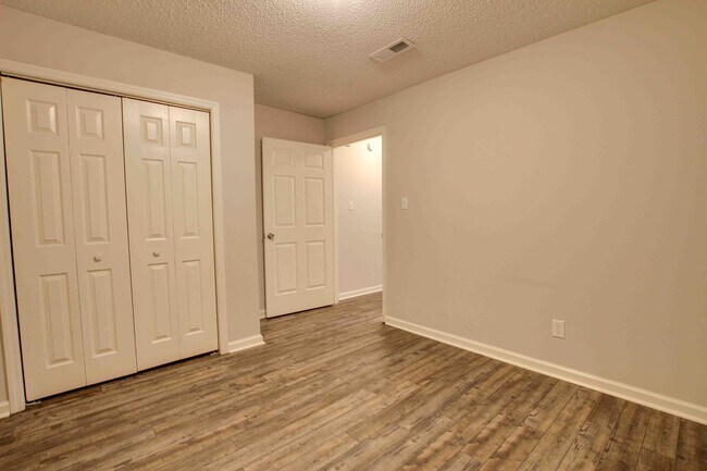 Foto del edificio - 403 Rooks St NW