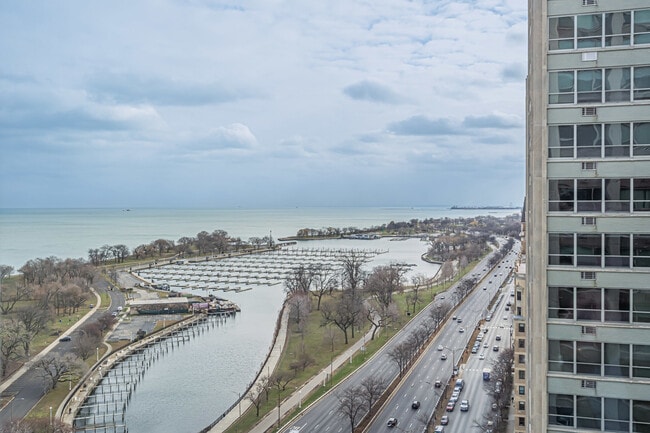 Foto del edificio - 3600 N Lake Shore Dr
