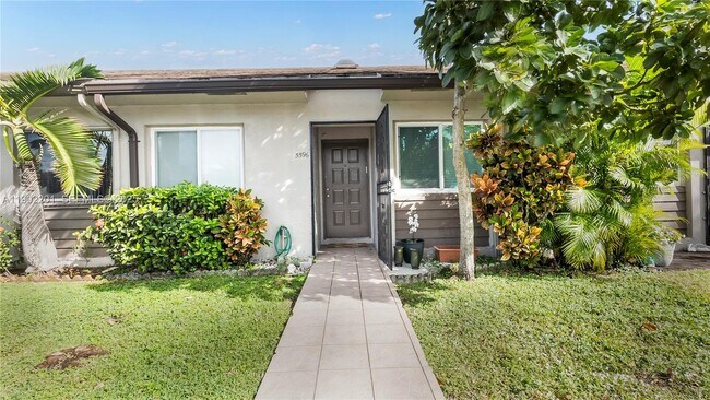 Foto del edificio - 5596 SW 28th Terrace