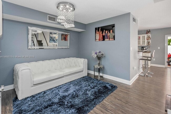 Foto del edificio - 1021 SW 104th Ct