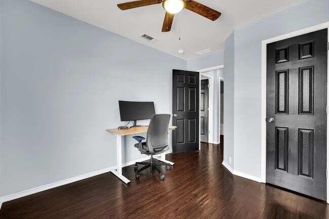 Foto del edificio - 909 Carlton Rd