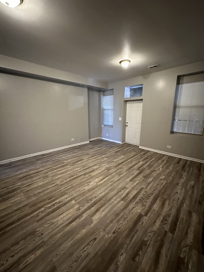 Building Photo - 4254 S Cottage Grove Ave