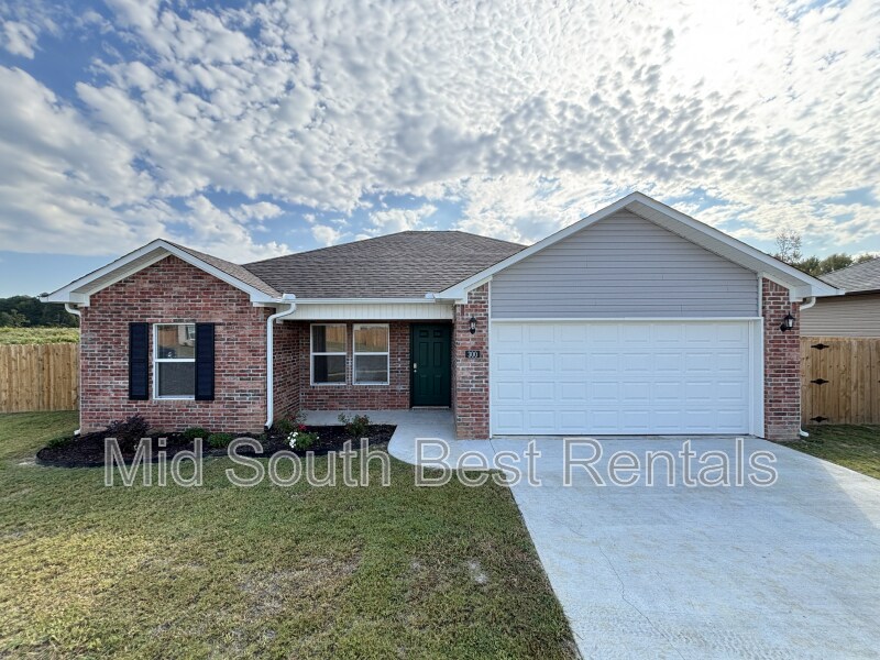 Primary Photo - 300 Magnolia Ct