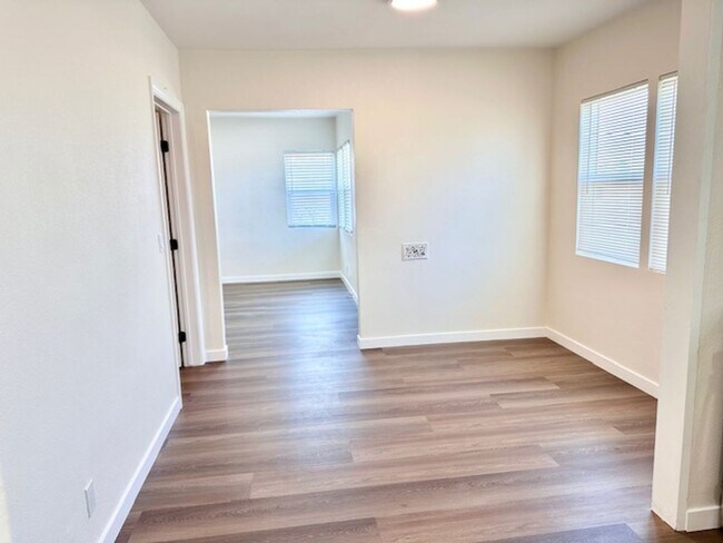 Building Photo - Fully Renovated 3 Bedroom Home