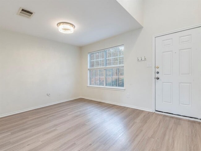 Foto del edificio - 221 Carriage Way