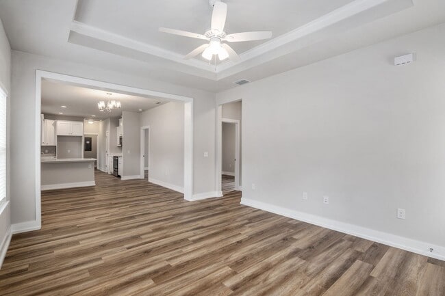 Building Photo - Charming 3-Bed, 2-Bath Home with Fenced Yard – Available 7/13/26!