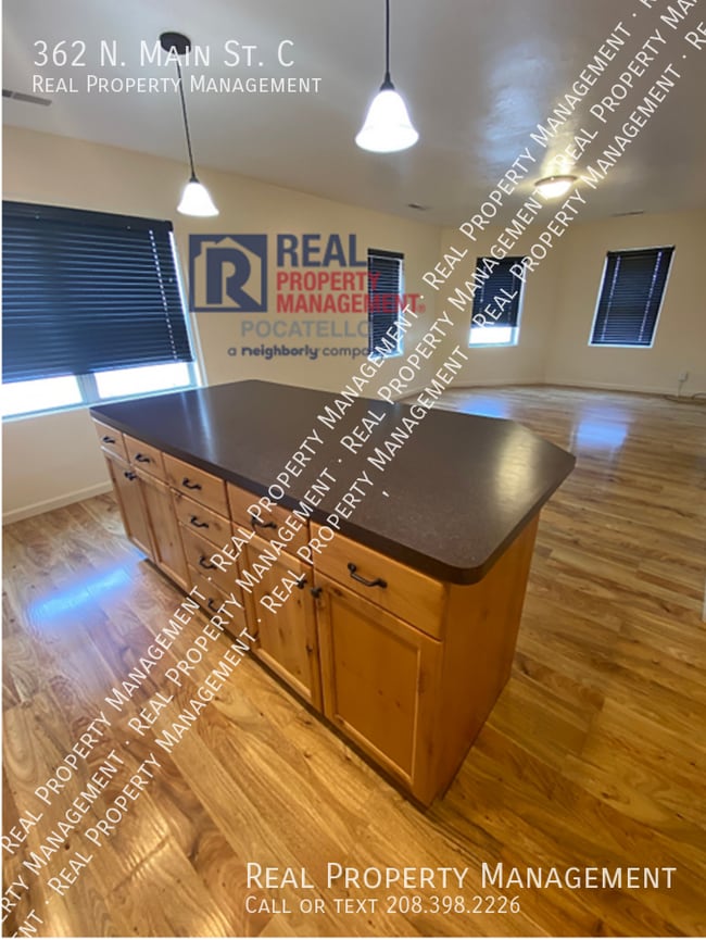 Building Photo - 1 Bedroom 1 Bath Apartment
