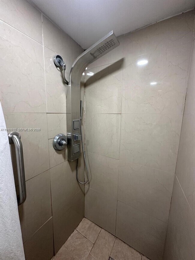 Foto del edificio - 1572 NE 149th St
