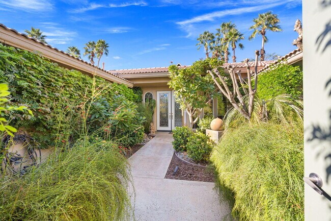 Building Photo - 49105 Casa Del Rio